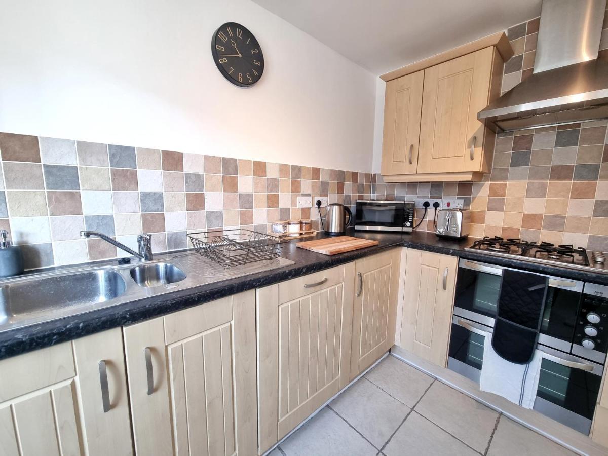 Stylish 3 Bedrooms & 2 Bathrooms House, Free Parking On Premises! CBG Exterior foto