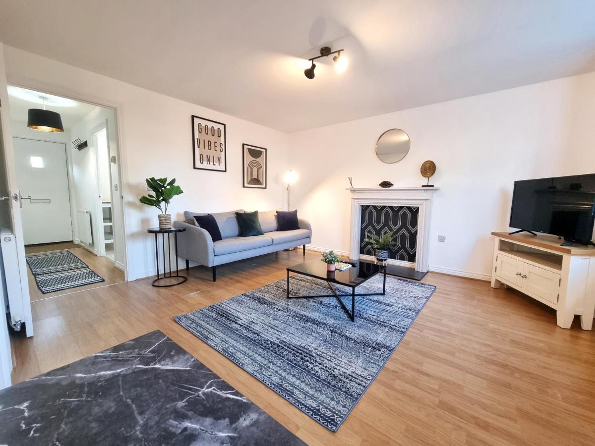 Stylish 3 Bedrooms & 2 Bathrooms House, Free Parking On Premises! CBG Exterior foto