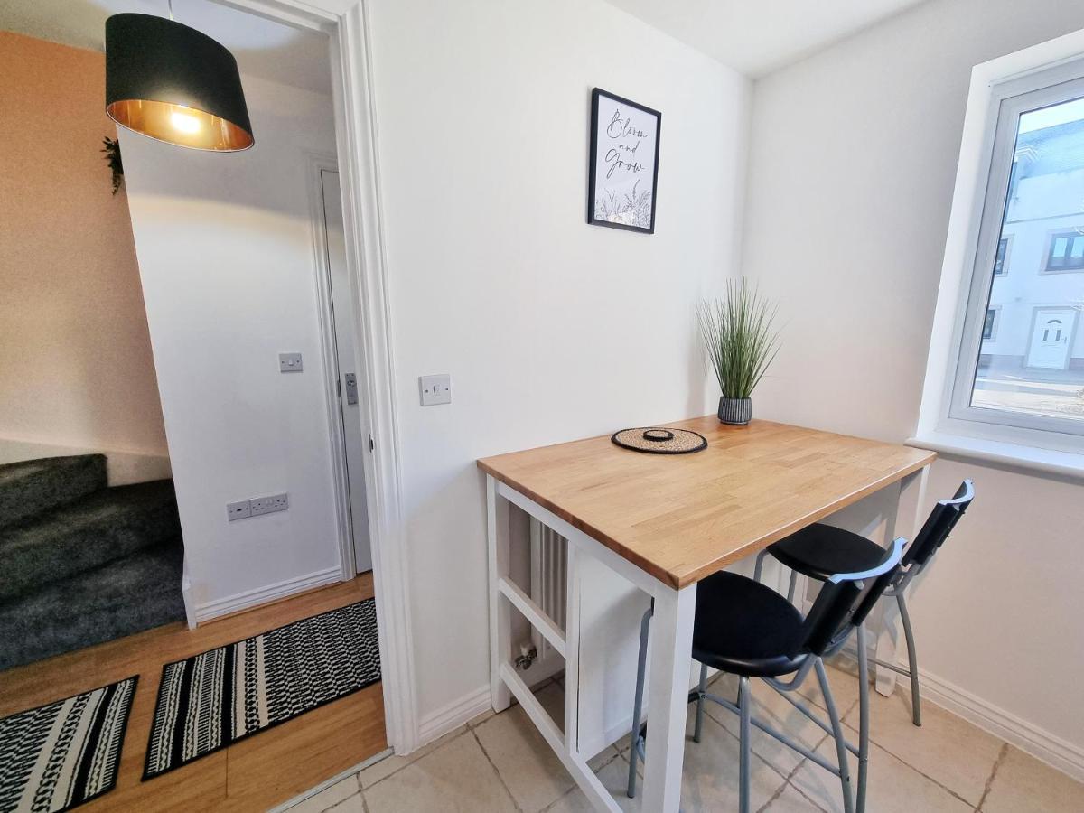 Stylish 3 Bedrooms & 2 Bathrooms House, Free Parking On Premises! CBG Exterior foto