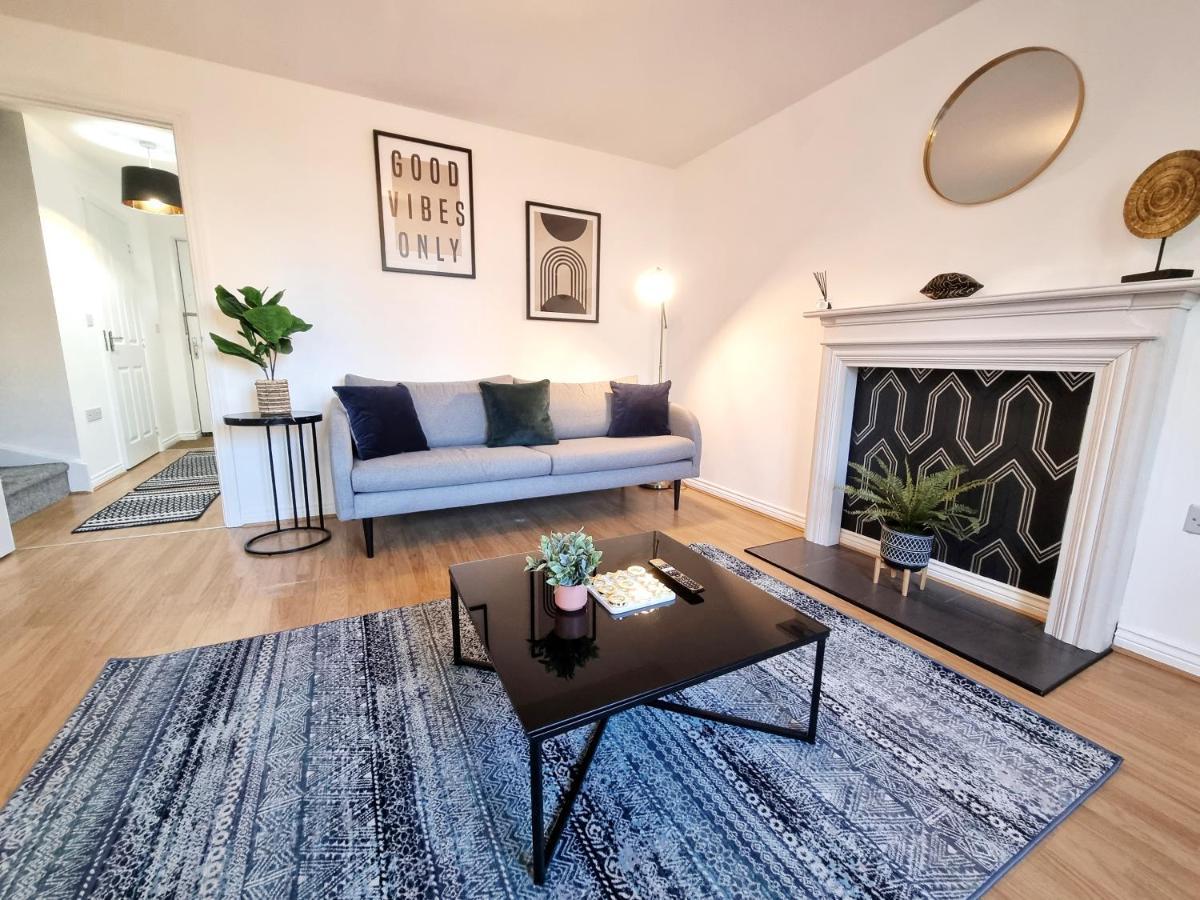 Stylish 3 Bedrooms & 2 Bathrooms House, Free Parking On Premises! CBG Exterior foto