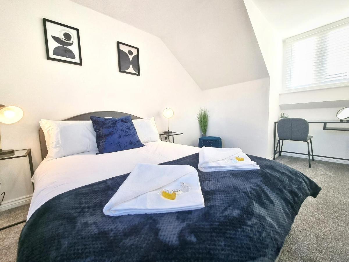 Stylish 3 Bedrooms & 2 Bathrooms House, Free Parking On Premises! CBG Exterior foto